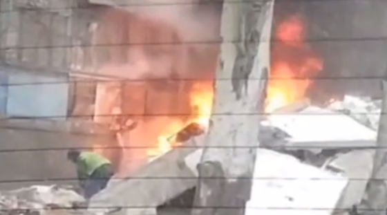 В окупованому Маріуполі загарбники спалили будинок (відео)