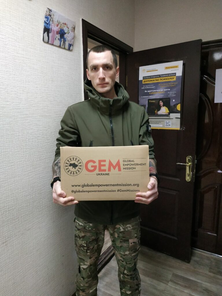 Маріупольці отримали продуктові набори від благодійного фонду Global Empowerment Mission Ukrain (фото)