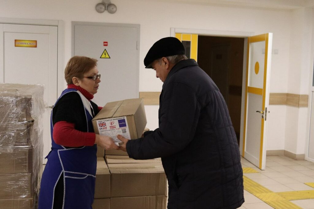Гуманітарний штаб Селидівської МВА видає допомогу населенню від міжнародних партнерів