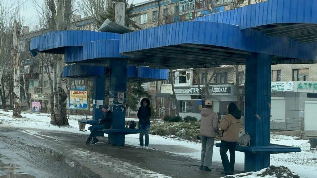 таксофони замість інтернету та зв-язку