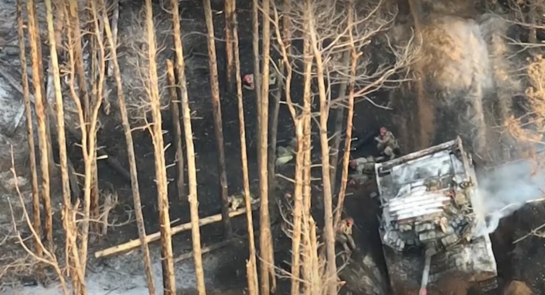 "Азов" і "Буревій" показали, як відбивають ворожий штурм на Кремінському напрямку (відео)