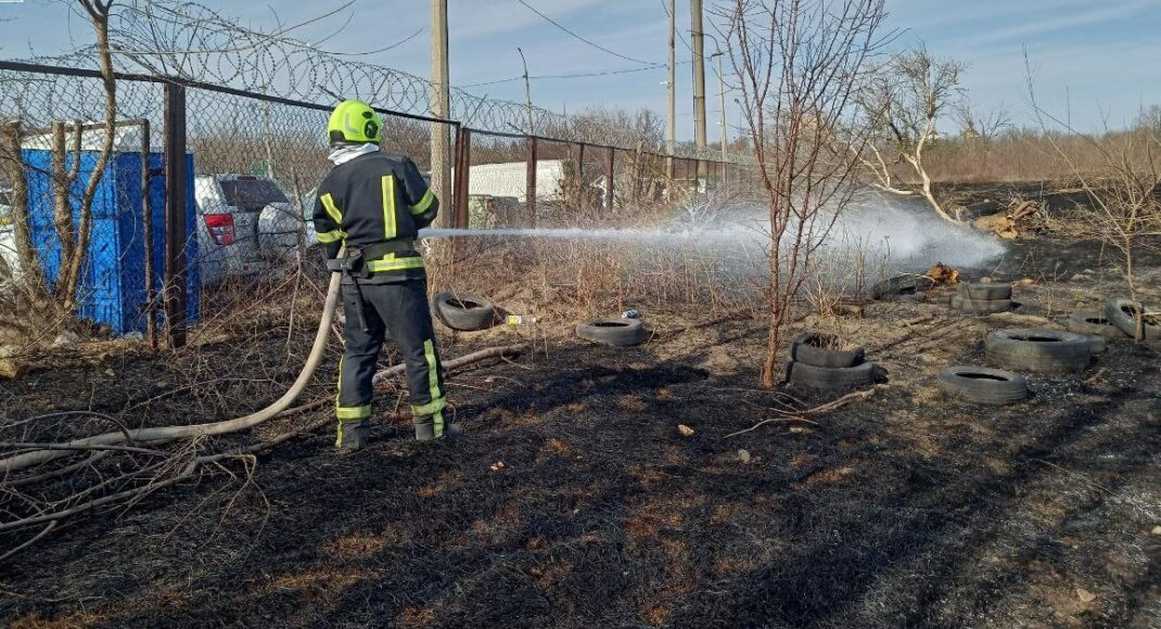 На Донеччині за добу рятувальники ліквідували 12 пожеж
