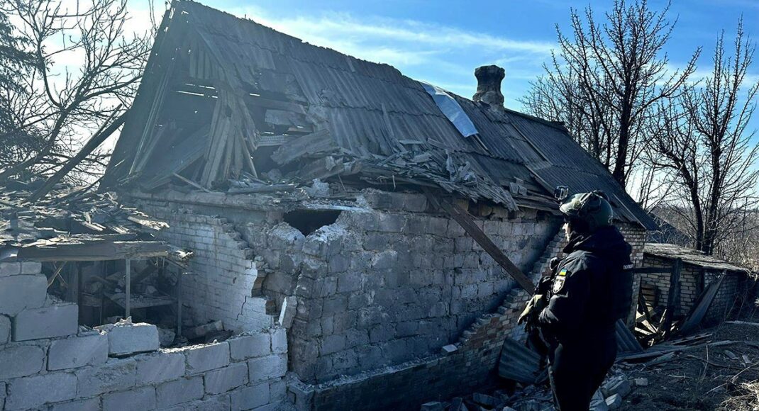 В Донецкой области вражескими обстрелами повреждены 32 жилых дома