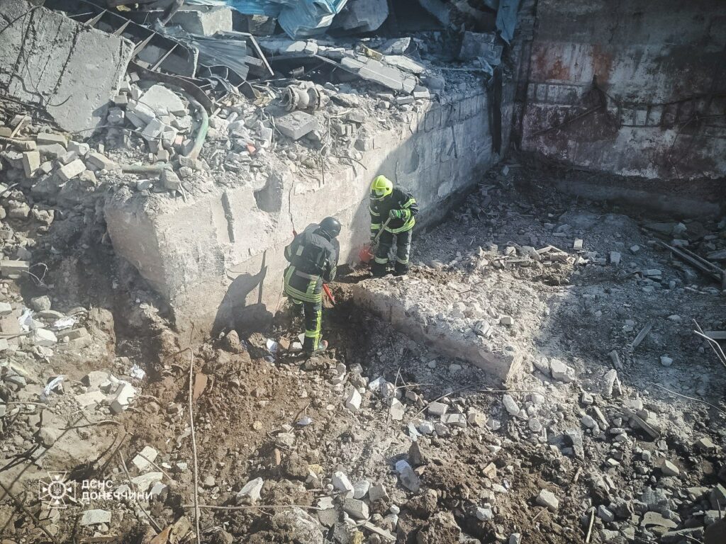 У Краматорську завершено пошукові роботи на місці ворожого обстрілу двоповерхівки
