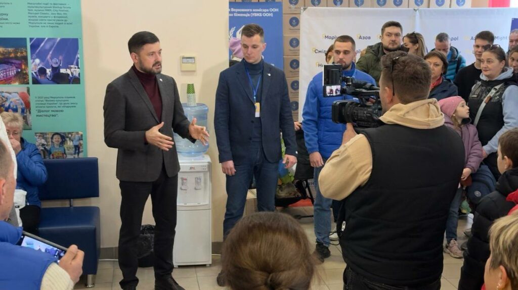 У Кам'янському відкрився 26 центр допомоги ВПО "Я — Маріуполь" (фото)