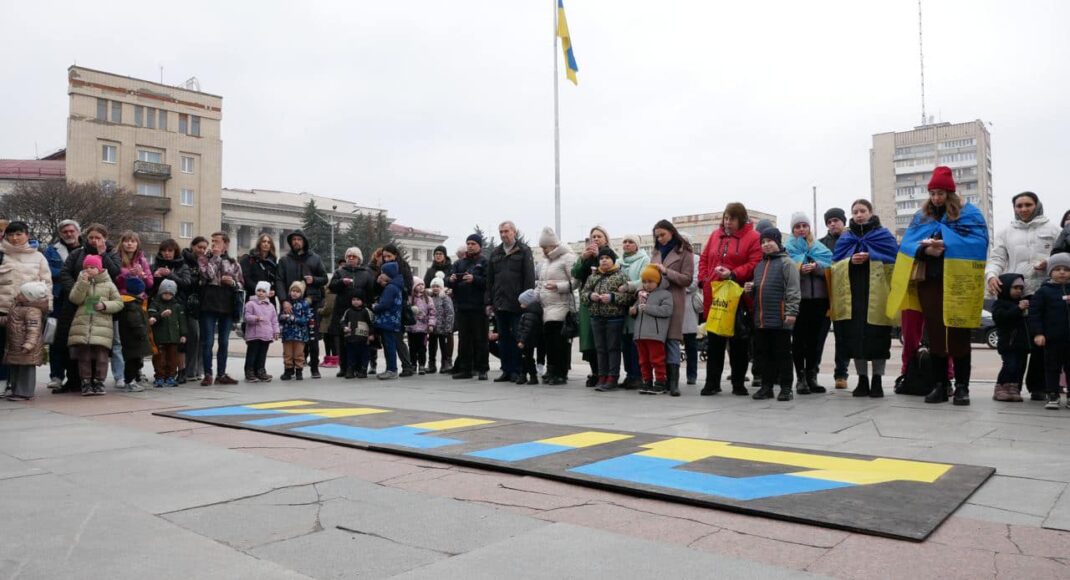 У Житомирі вшанували пам’ять загиблих під час авіаудару по Маріупольському драмтеатру