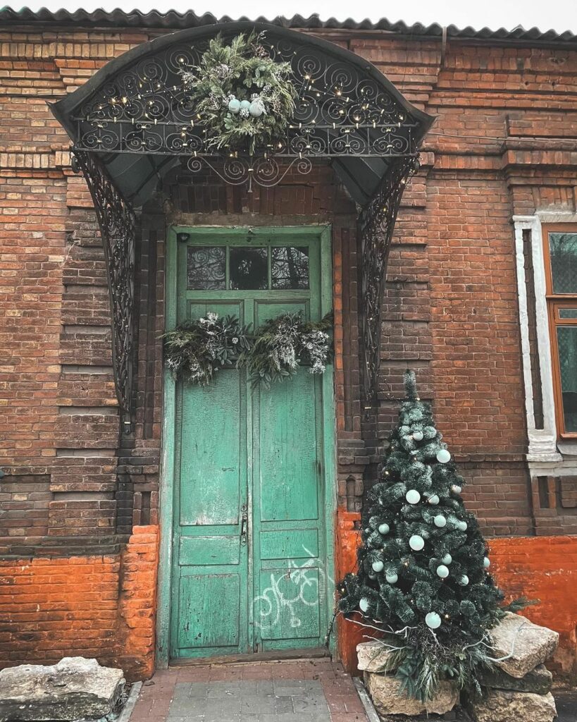 двері та вивіски