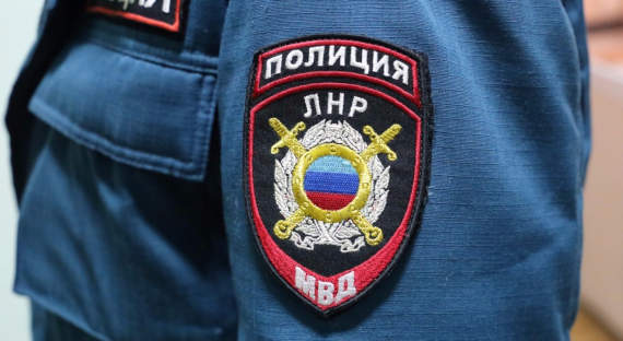 Жительница Луганщины стала "полицейской" у оккупантов, она заочно осуждена