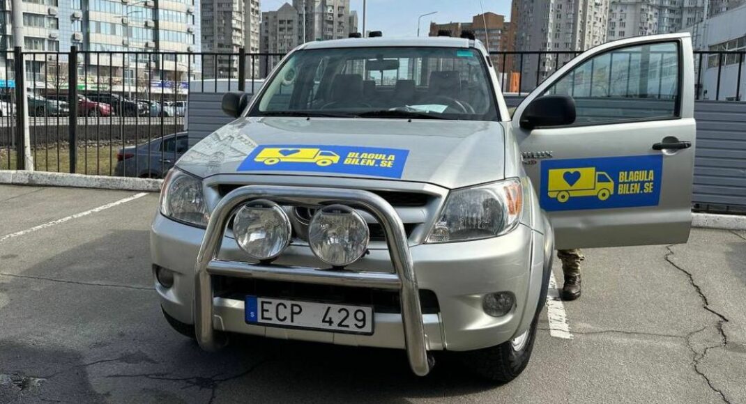 Донецькі прикордонники отримали пікап від шведського фонду (фото)