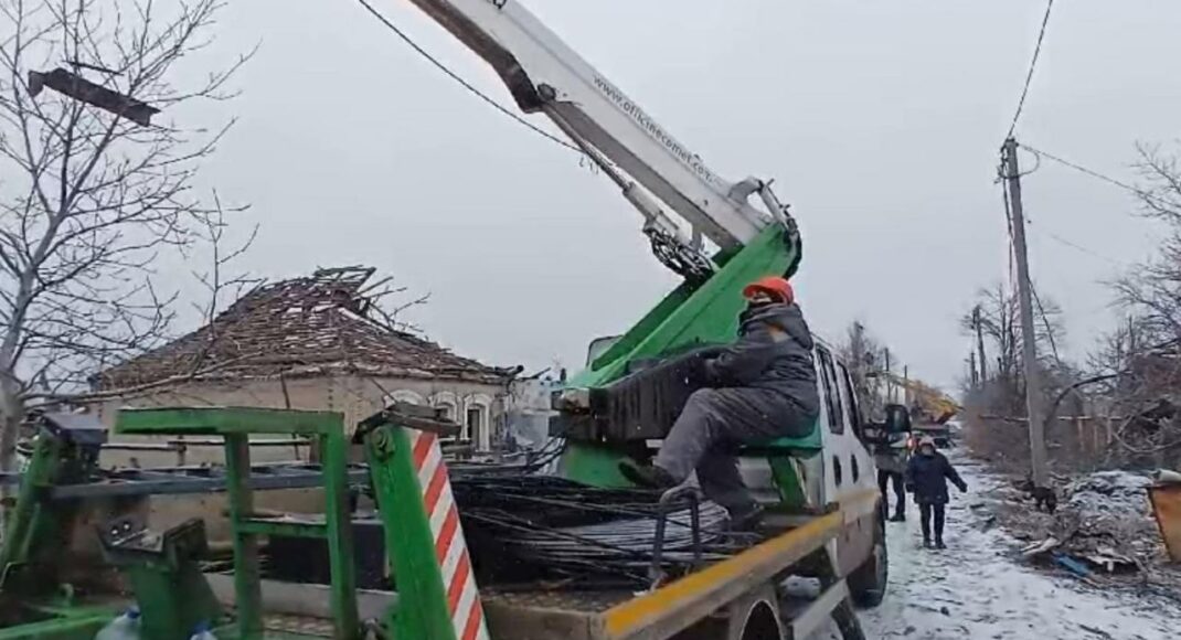 Энергетики в Донецкой области восстановили подачу света для тысячи семей