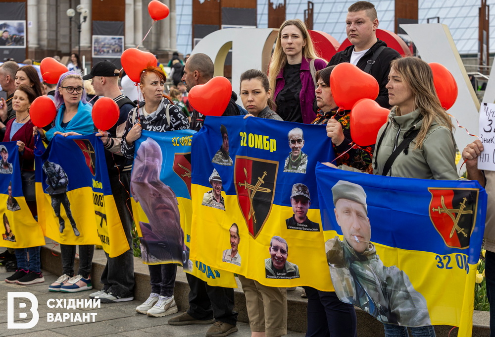 "Безвісти зниклі — це не вирок": у Києві пройшла акція, присвячена оборонцям Соледара та Бахмута (фото)