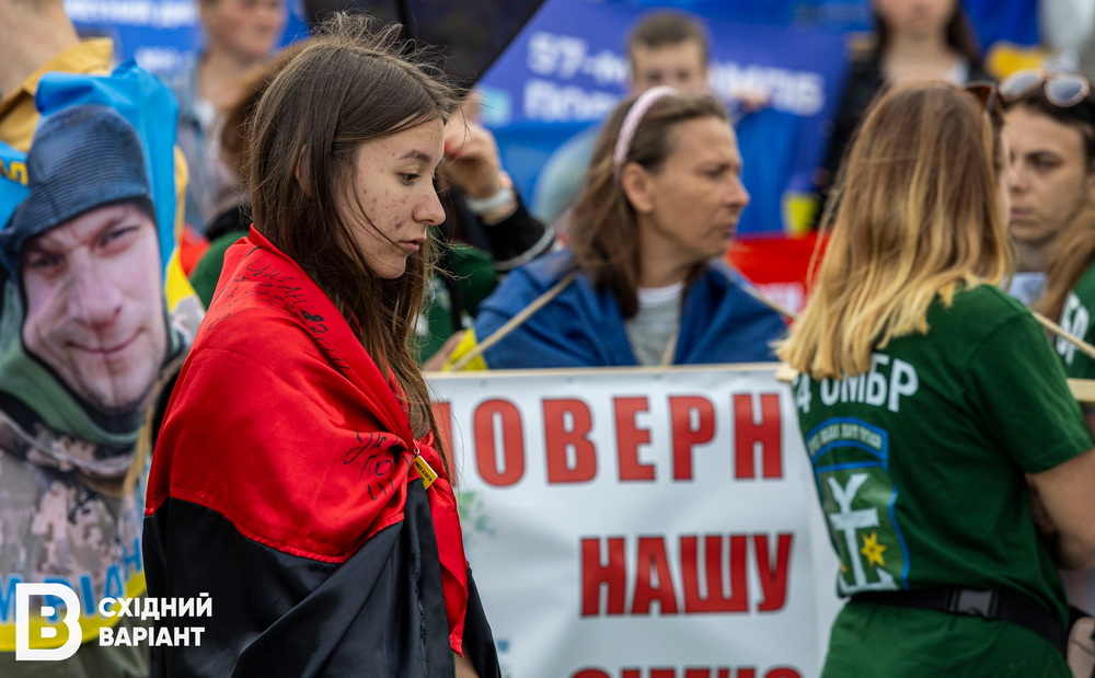 "Безвісти зниклі — це не вирок": у Києві пройшла акція, присвячена оборонцям Соледара та Бахмута (фото)