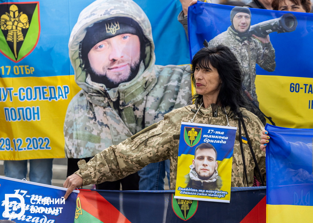 "Безвісти зниклі — це не вирок": у Києві пройшла акція, присвячена оборонцям Соледара та Бахмута (фото)