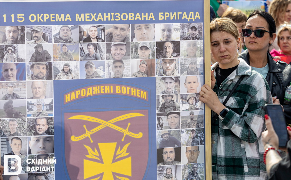 "Безвісти зниклі — це не вирок": у Києві пройшла акція, присвячена оборонцям Соледара та Бахмута (фото)