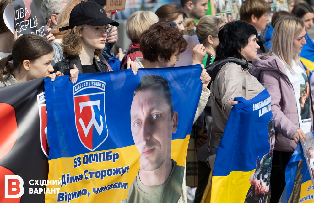 "Безвісти зниклі — це не вирок": у Києві пройшла акція, присвячена оборонцям Соледара та Бахмута (фото)