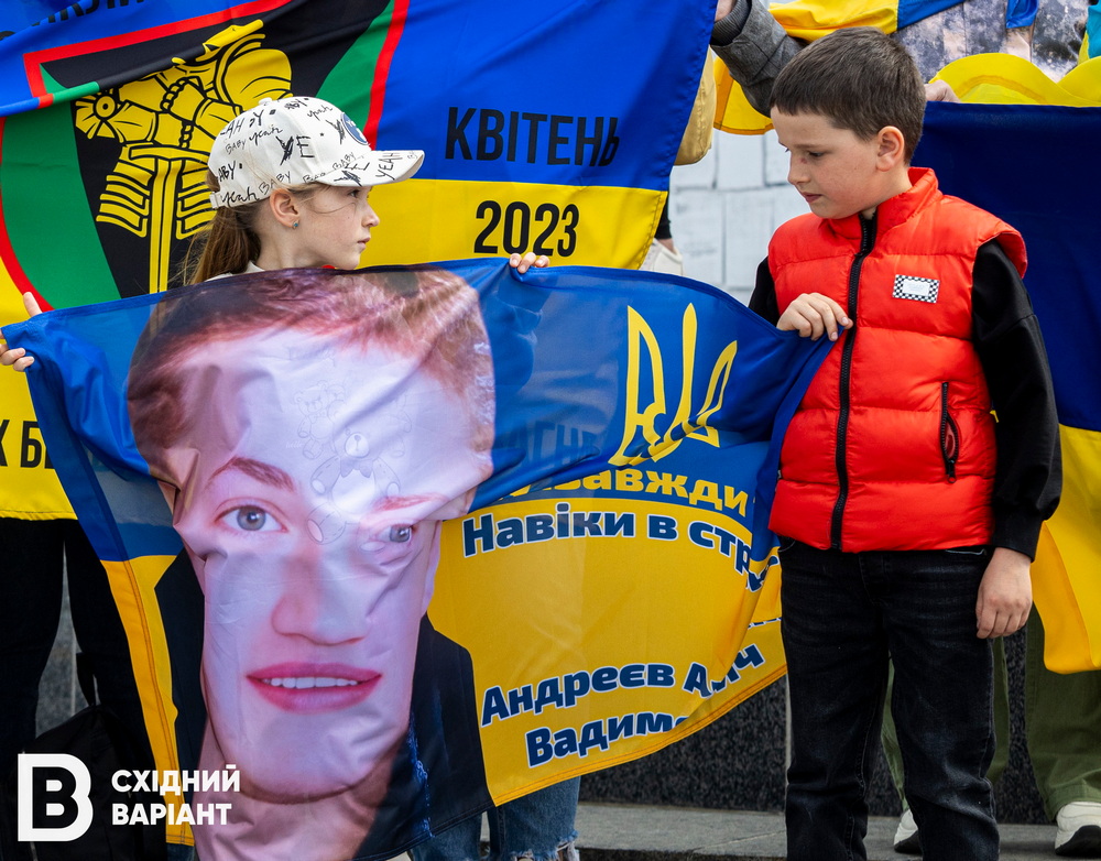 "Безвісти зниклі — це не вирок": у Києві пройшла акція, присвячена оборонцям Соледара та Бахмута (фото)