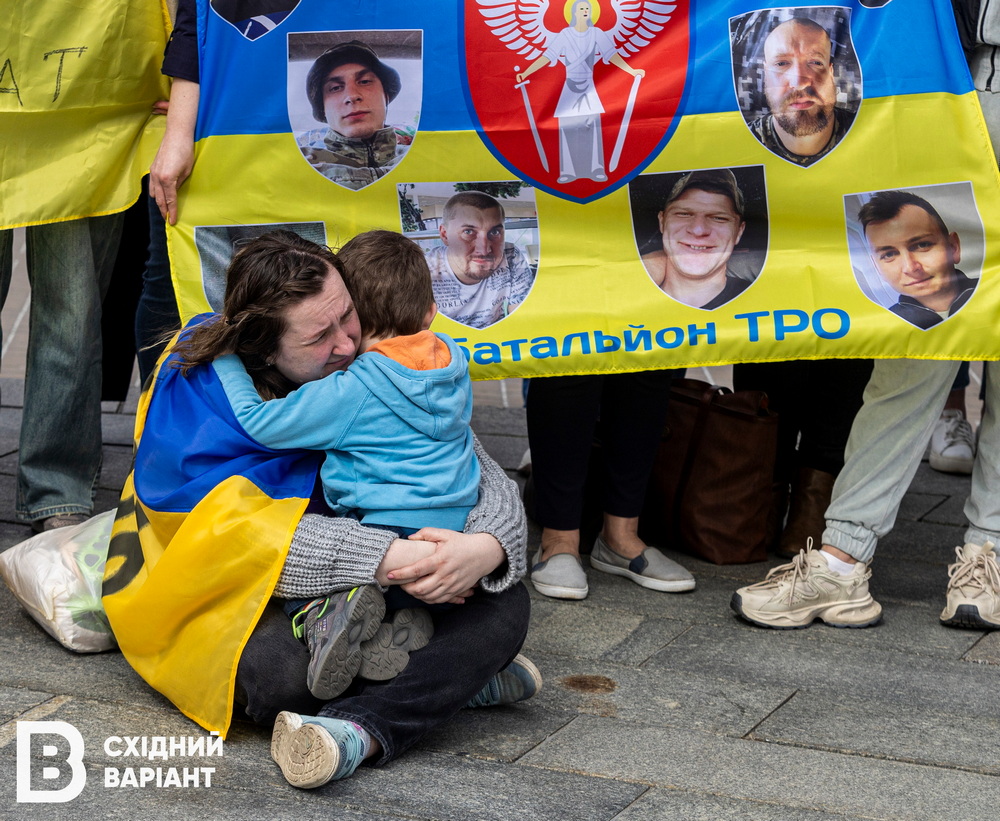 "Безвісти зниклі — це не вирок": у Києві пройшла акція, присвячена оборонцям Соледара та Бахмута (фото)