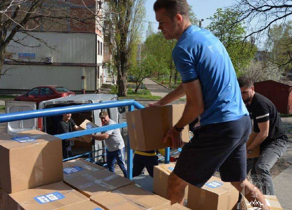 У Покровську продуктові пакунки вагою понад 10 кілограмів отримали замовники з порталу СпівДія (фото)