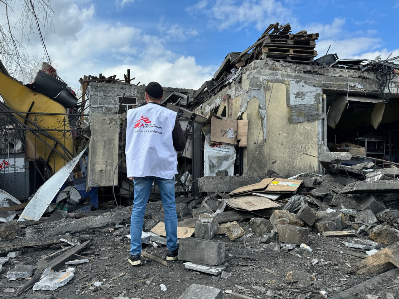 Внаслідок атаки по Покровську був повністю зруйнований офіс "Лікарів без кордонів" (фото)