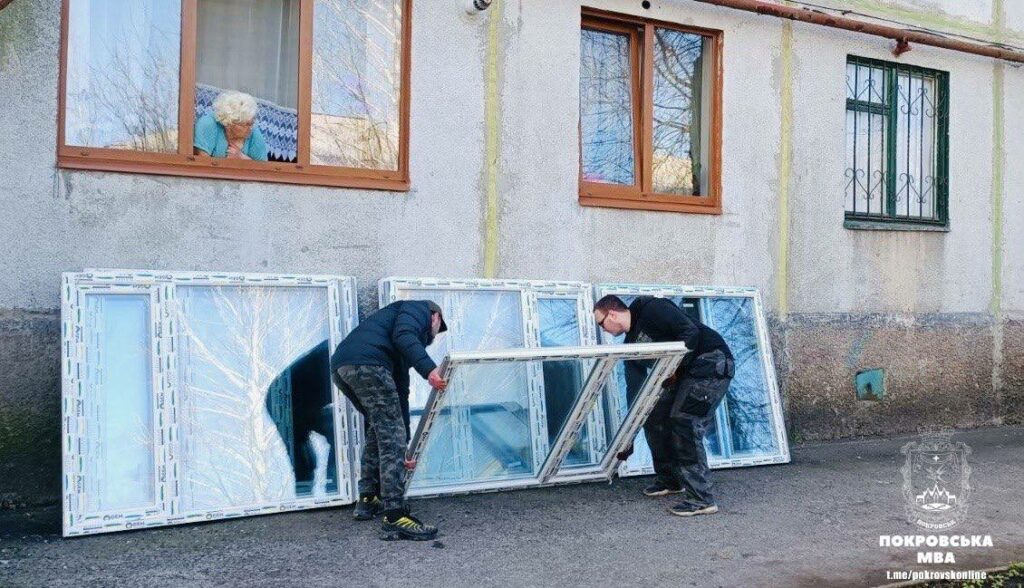 У Покровськ надійшла нова партія вікон від міжнародних донорів для відновлення (фото)