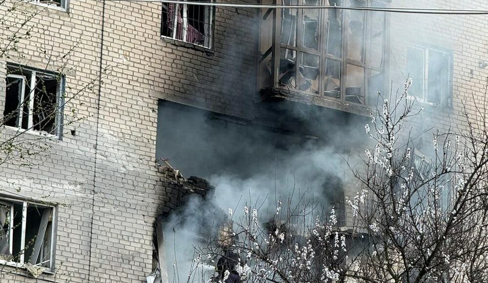 В Селидово продолжается ликвидация разрушений после очередной вражеской атаки (видео)