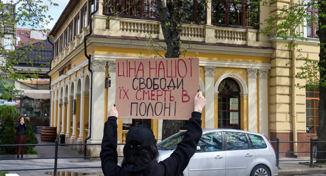 Во Львове состоялась акция в поддержку пленных бойцов "Азова" и других украинских защитников