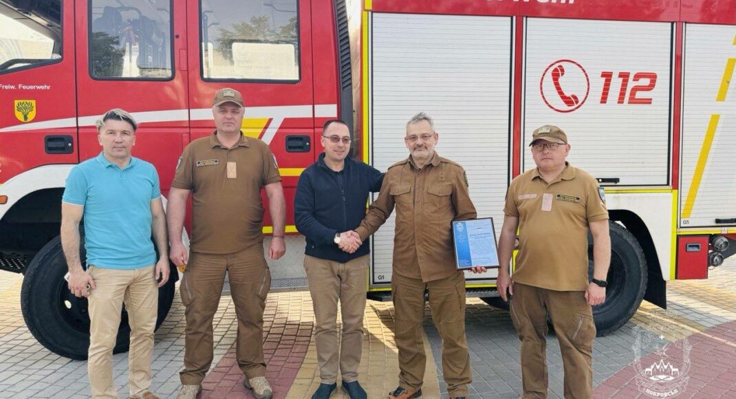 Спасателям из Покровска передали автомобиль из Германии