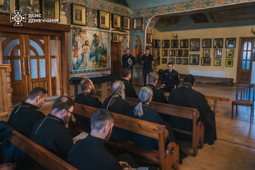 дснс у храмі 4