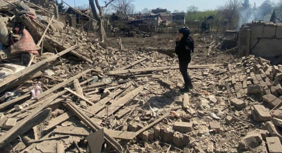 Одна людина загинула й три поранені внаслідок сьогоднішніх обстрілів Донеччини: ще двоє можуть бути під завалами (фото)