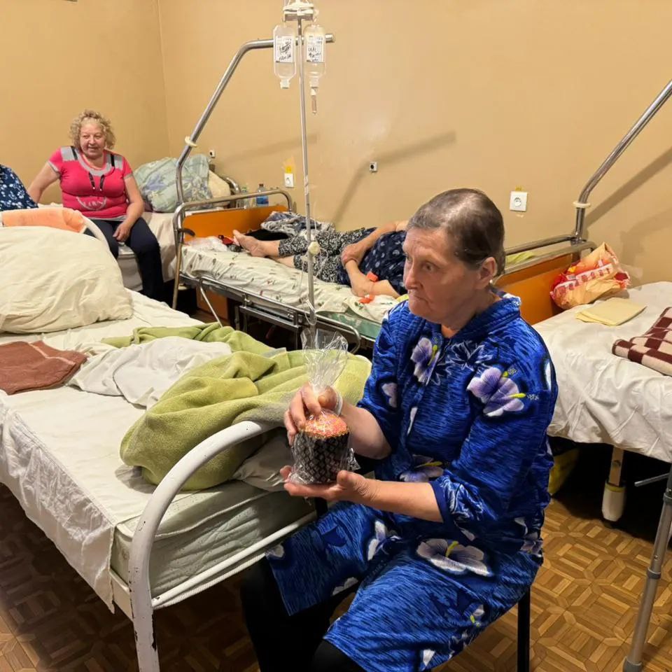 В Лимані вручили родинам загиблих військовослужбовців, людям похилого віку та дітлахам пасхальні подарунки (фото)