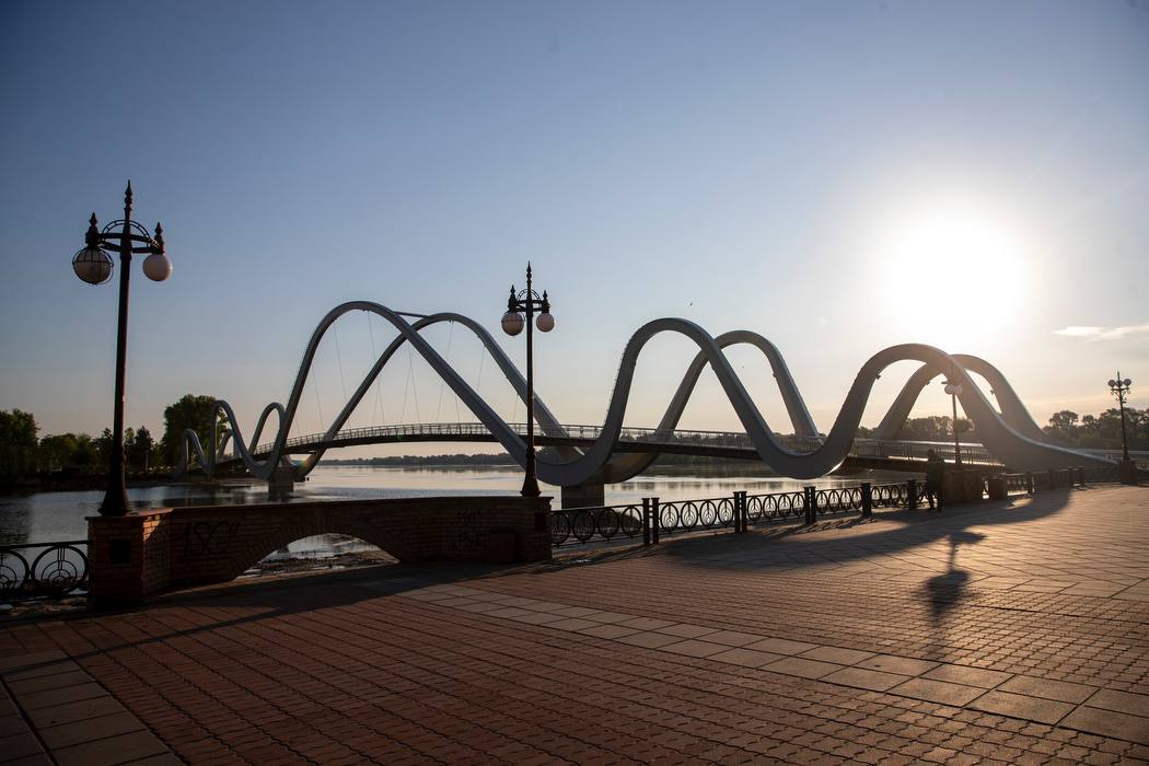 У Києві завершили будівництво пішохідного мосту "Хвиля Азову" (фото)
