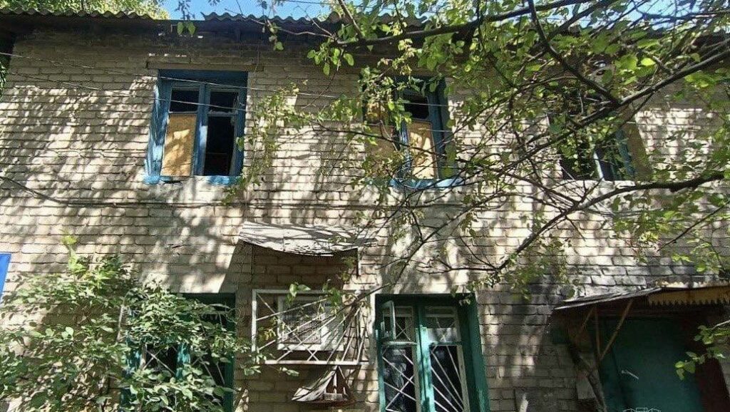 Комунальні служби Покровська допомагають покровчанам у відновленні пошкодженого житла