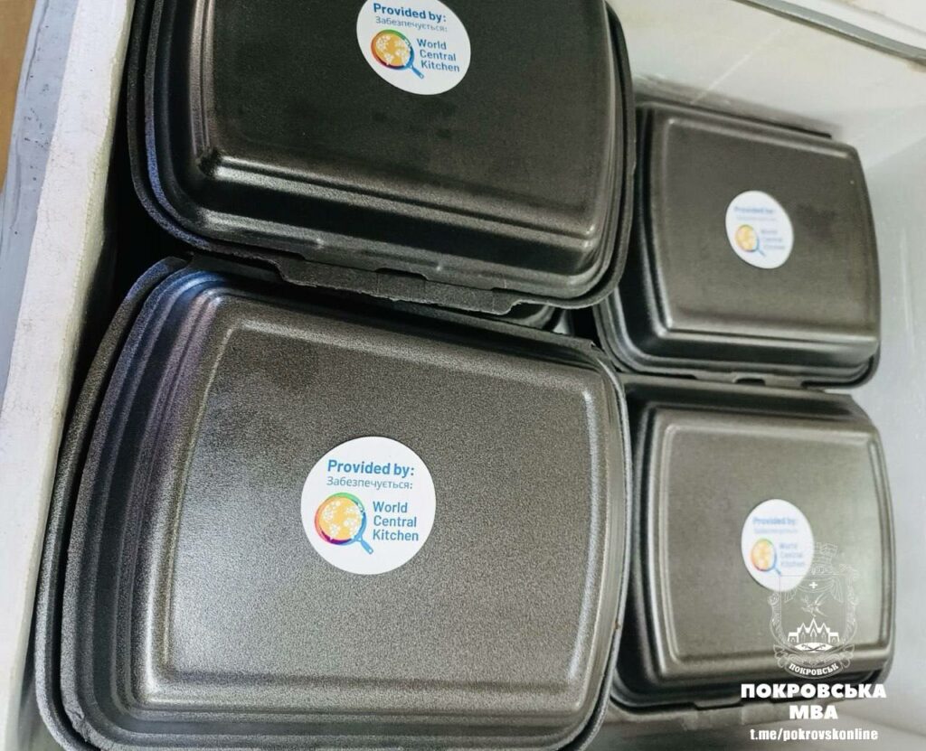 У Покровську волонтери World Central Kitchen годують нужденних гарячими обідами