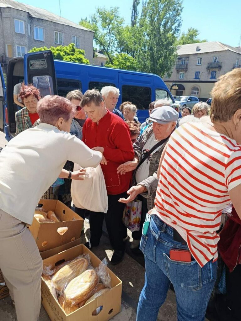 У Селидове привезли гуманітарний хліб (фото)