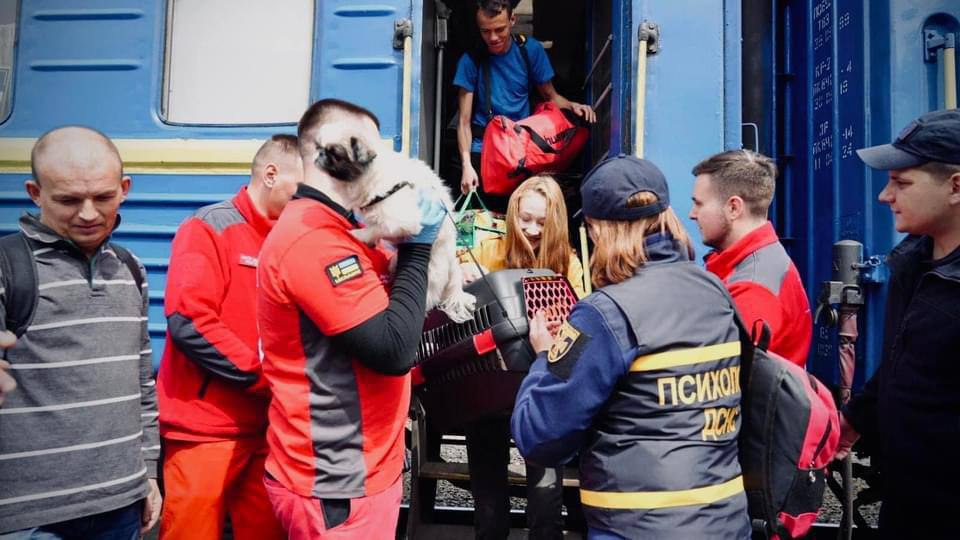 Близько 470 тис. людей досі залишається на Донеччині: Східний Варіант дізнався деталі