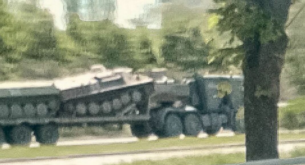 Россияне перебрасывают технику из Бердянска в Мариуполь, — Андрющенко