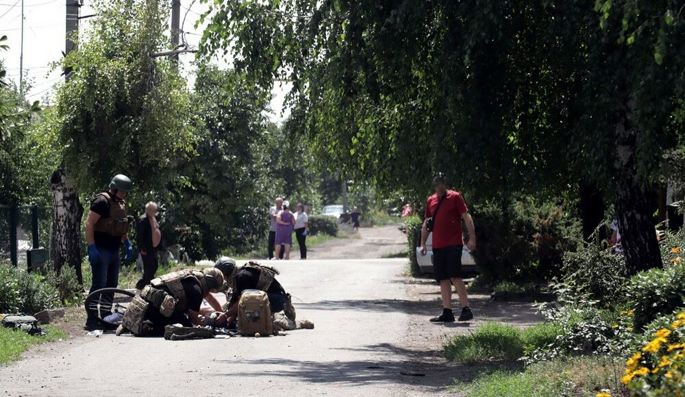 В Донецкой ОВА заявили что количество пострадавших людей от вражеского обстрела в Покровске увеличилось, 4 — дети (видео)