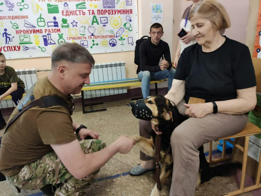 Сьогодні до Рівненської області вирушив черговий евакуаційний поїзд з жителями Донеччини та їх чотирилапими друзями (фото)