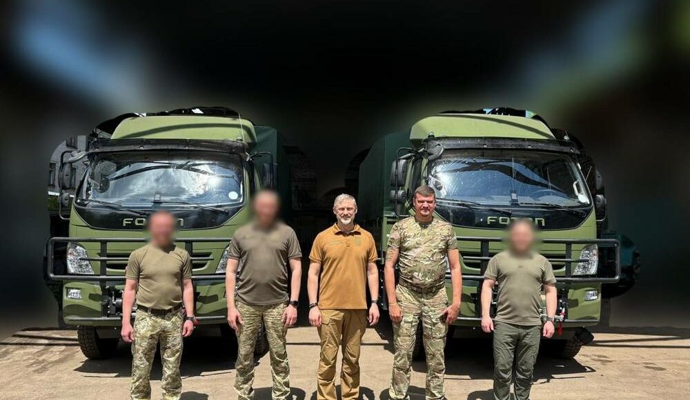 Луганская ОВА передала два габаритных грузовика бойцам Луганского пограничного отряда