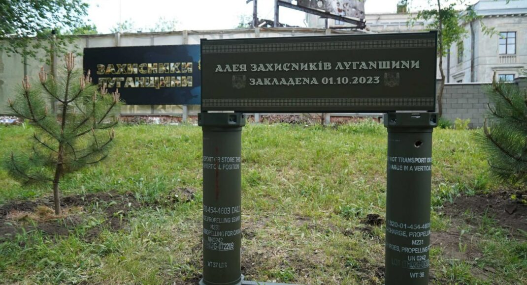 Пам'ятний знак з луганською землею встановили до Дня області на Алеї Захисників Луганщини у Дніпрі (фото)