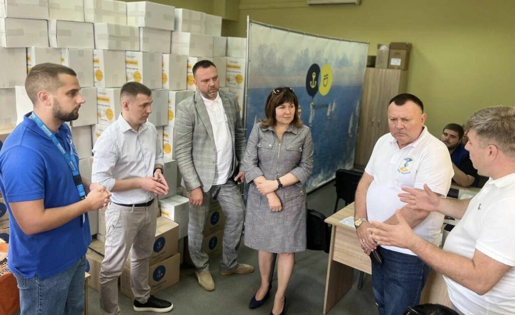 Тимчасова спеціальна комісія з питань захисту прав ВПО відвідала у Дніпрі соціальне житло для маріупольців (фото)