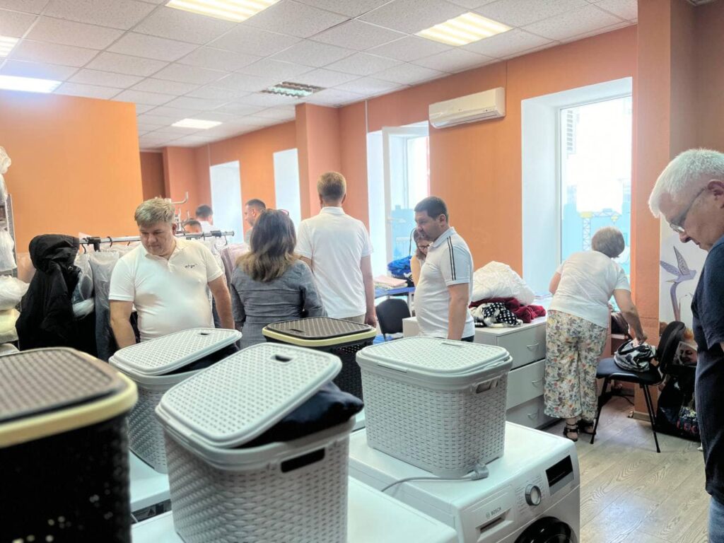 Тимчасова спеціальна комісія з питань захисту прав ВПО відвідала у Дніпрі соціальне житло для маріупольців (фото)