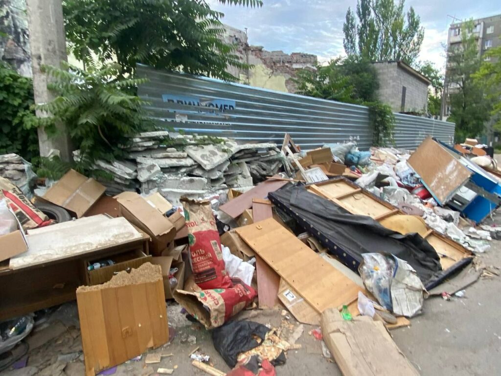 У Маріуполі зростає кількість стихійних сміттєзвалищ (фото)