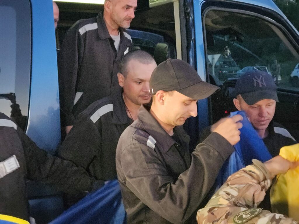Ще 90 людей повернули з російського полону в Україну