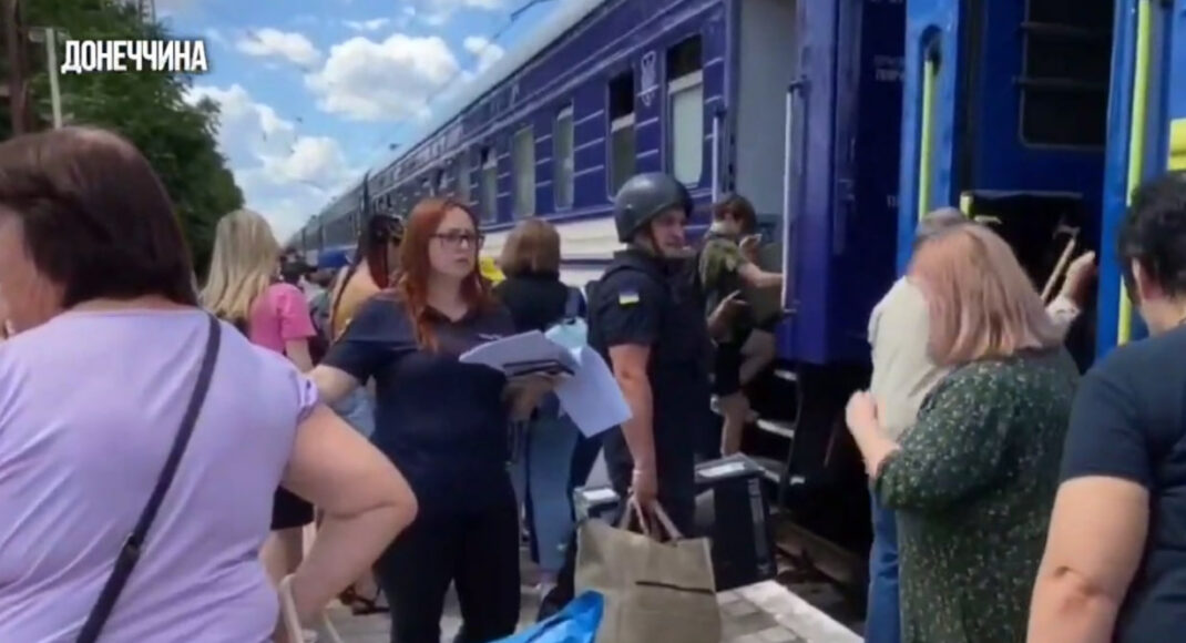 З Донецької області протягом тижня евакуювали 1325 цивільних, — Клименко