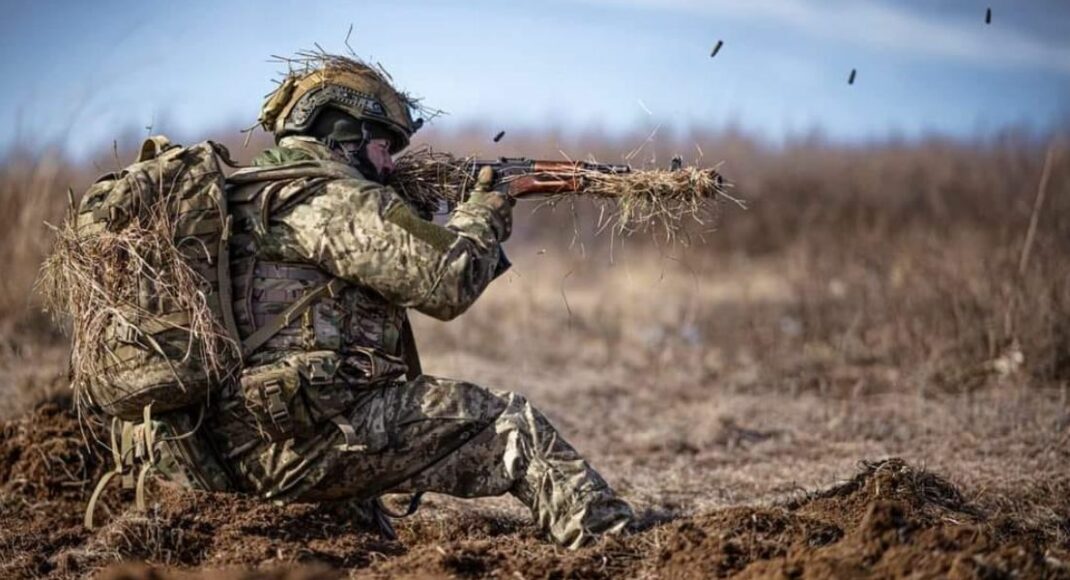 Сьогодні на фронті вже відбулося 69 російських атак: ворог б'є авіацією та атакує одразу на кількох напрямках