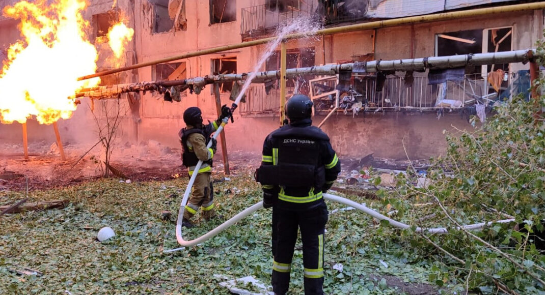 На Донеччині повідомили що є двоє загиблих та 16 поранених людей внаслідок обстрілу Мирнограда та Райгородка (фото)