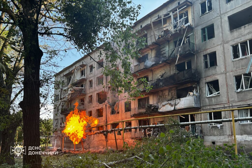 2 загиблих та 16 поранених людей внаслідок обстрілу Мирнограда та Райгородку (фото)
