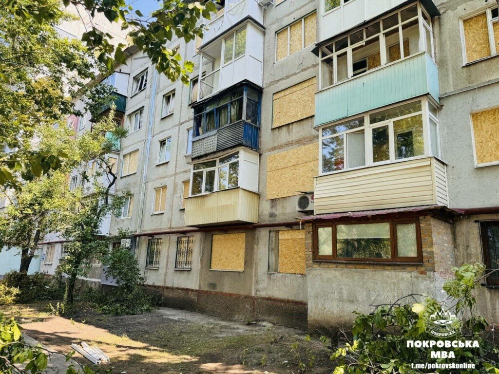 У Покровську ліквідовують наслідки обстрілів