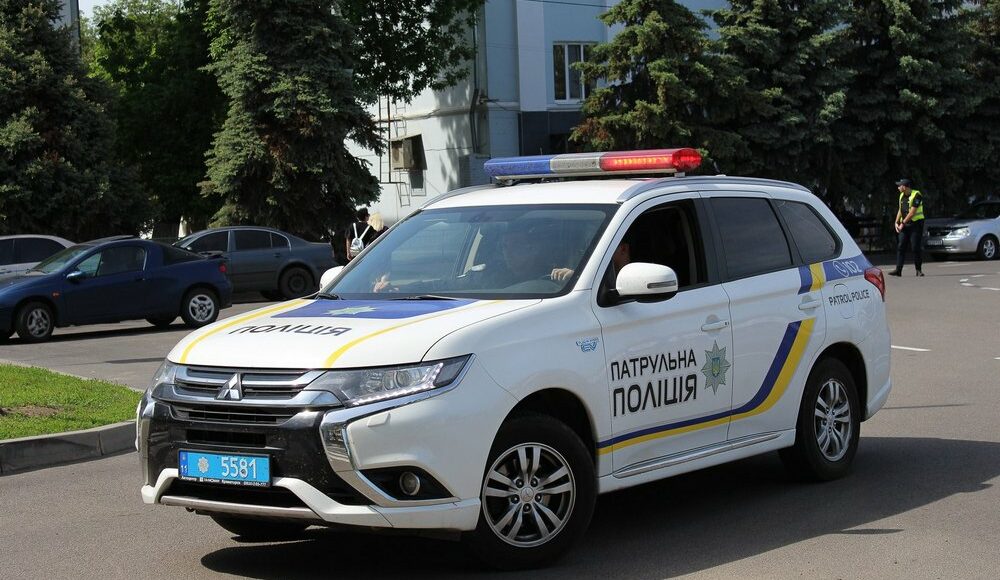 Патрульні у Краматорському районі виявили чоловіка з, ймовірно, підробленими документами